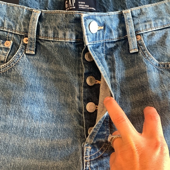 NWT GAP High Rise jeans. 8/29 short. - Picture 5 of 9